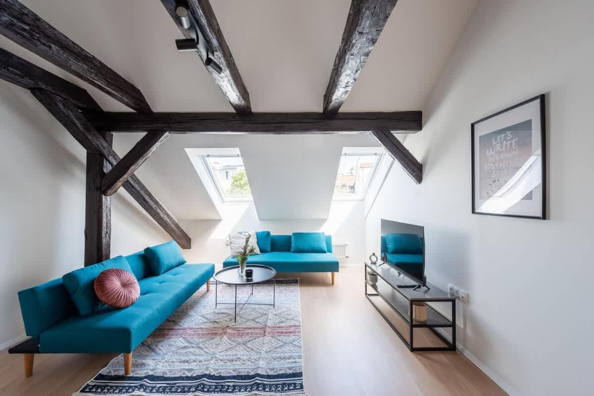 Zesty Family Friendly Elevator Access Old Town Apartment